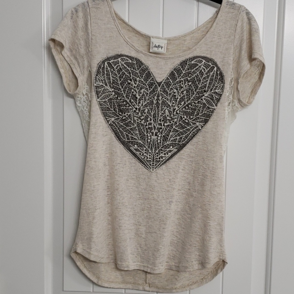 Cute heart Daytrip top from Buckle